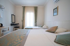 Artemis Hotel