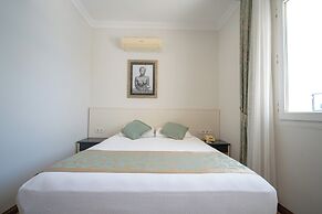 Artemis Hotel