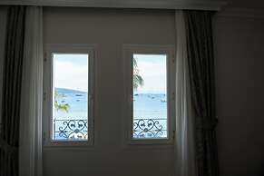 Artemis Hotel