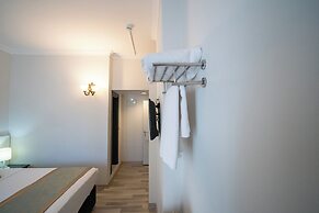 Artemis Hotel