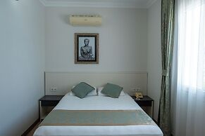 Artemis Hotel