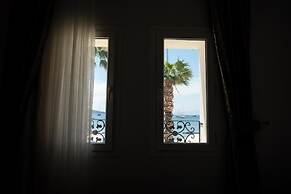 Artemis Hotel