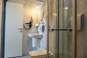 Artemis Hotel