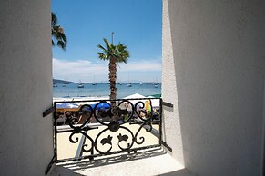Artemis Hotel
