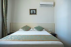Artemis Hotel