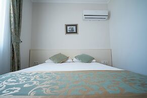 Artemis Hotel