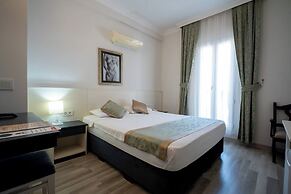 Artemis Hotel