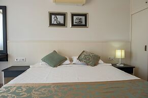 Artemis Hotel