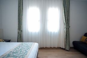 Artemis Hotel
