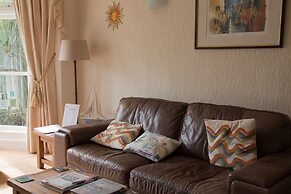 Avron House