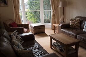 Avron House