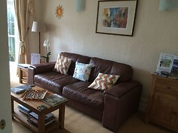 Avron House