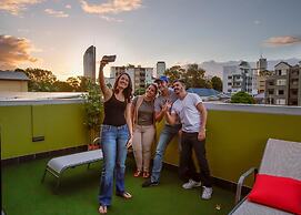 Breeze Lodge - Hostel