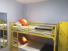 Breeze Lodge - Hostel