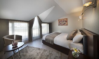 The Clock Suites