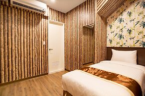 A Ace Hotel