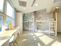Flyinn Hostel