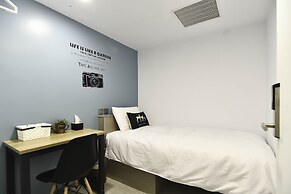 Flyinn Hostel