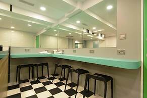 Flyinn Hostel