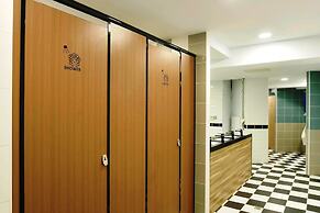 Flyinn Hostel