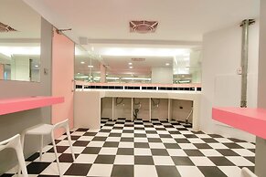 Flyinn Hostel
