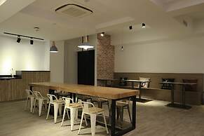 Flyinn Hostel