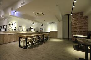 Flyinn Hostel