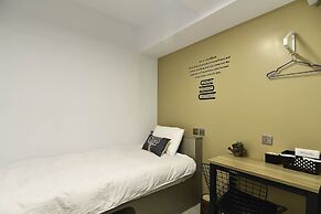 Flyinn Hostel