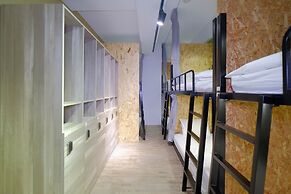 Flyinn Hostel
