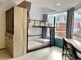 Flyinn Hostel