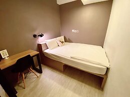 Flyinn Hostel