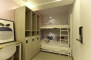 Flyinn Hostel