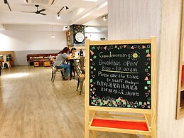 Flyinn Hostel