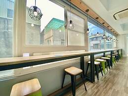 Flyinn Hostel