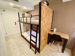 Flyinn Hostel