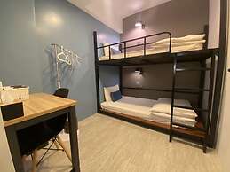 Flyinn Hostel