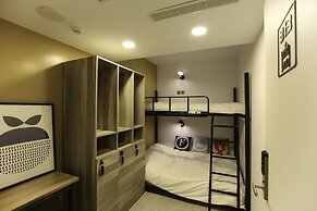 Flyinn Hostel