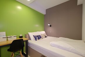 Flyinn Hostel