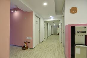 Flyinn Hostel