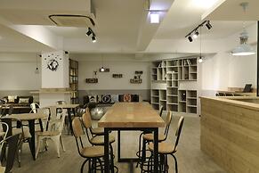 Flyinn Hostel