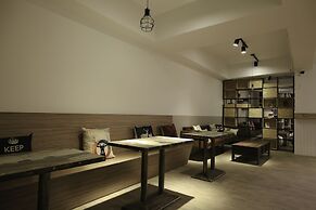 Flyinn Hostel