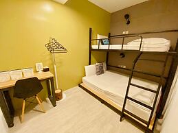Flyinn Hostel
