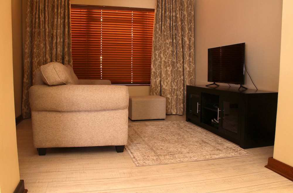 Del Roza Guest House