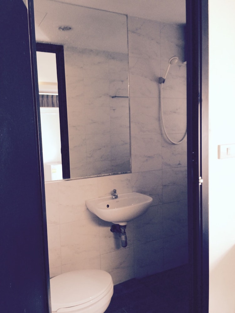 Nine Place Sukhumvit 40 - Hostel