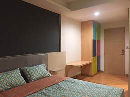 Nine Place Sukhumvit 40 - Hostel