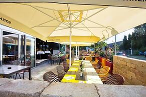 Hotel Rhy