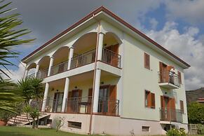 Larus Hotel