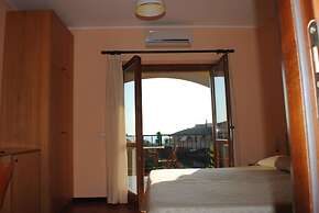 Larus Hotel