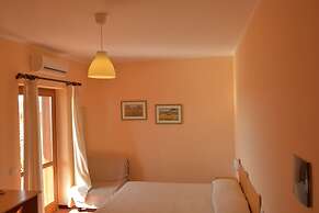 Larus Hotel