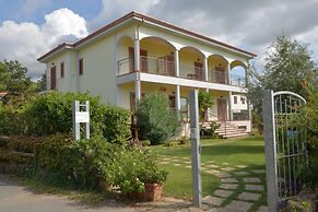 Larus Hotel